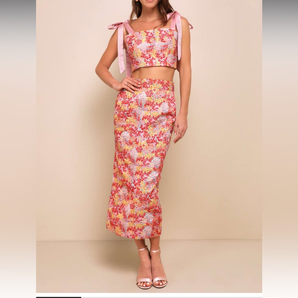 Lulu’s Ellarina in metallic pink size medium